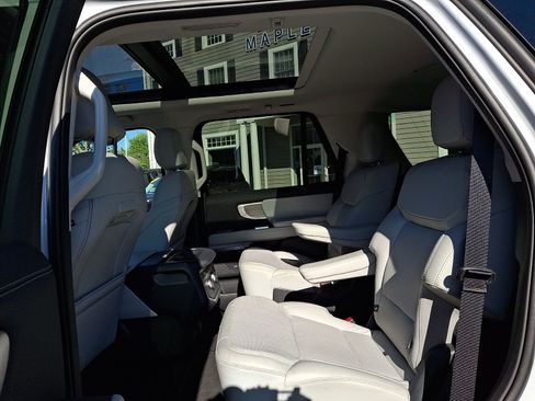 Certified 2025 Ford Expedition Platinum AWD/4WD image 11