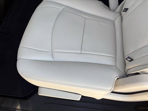 Used 2023 Buick Enclave Essence image 34