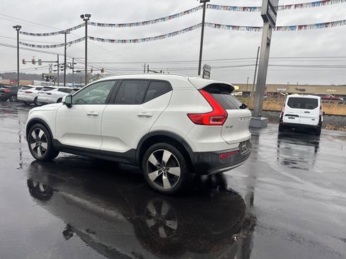 Used 2020 Volvo XC40 T5 Momentum image 6