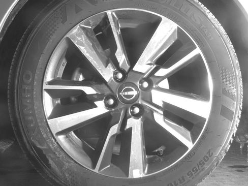 Used 2025 Nissan Versa SV FWD image 12