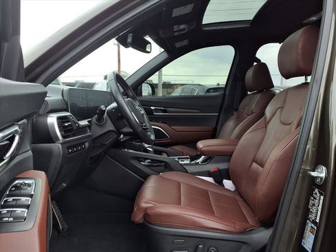 Used 2024 Kia Telluride SX w/ Towing Package image 24