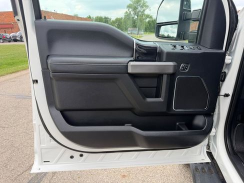 Used 2020 Ford F350 Platinum w/ Tremor Off-Road Package AWD/4WD image 18