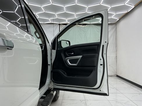 Used 2019 Nissan Titan SV AWD/4WD image 19