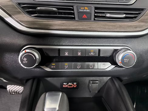 Used 2025 Nissan Altima 2.5 SV AWD/4WD image 18