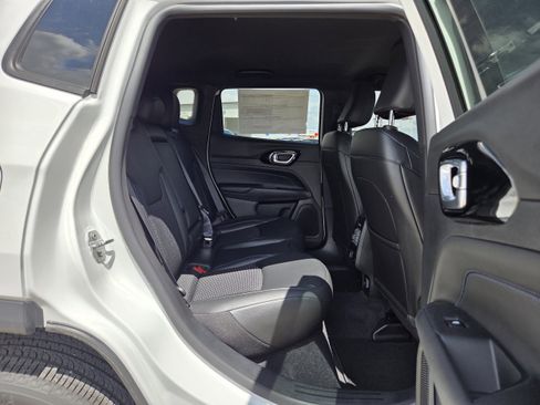New 2026 Jeep Compass Latitude image 17