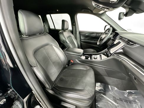 Used 2023 Jeep Grand Cherokee Altitude RWD image 26