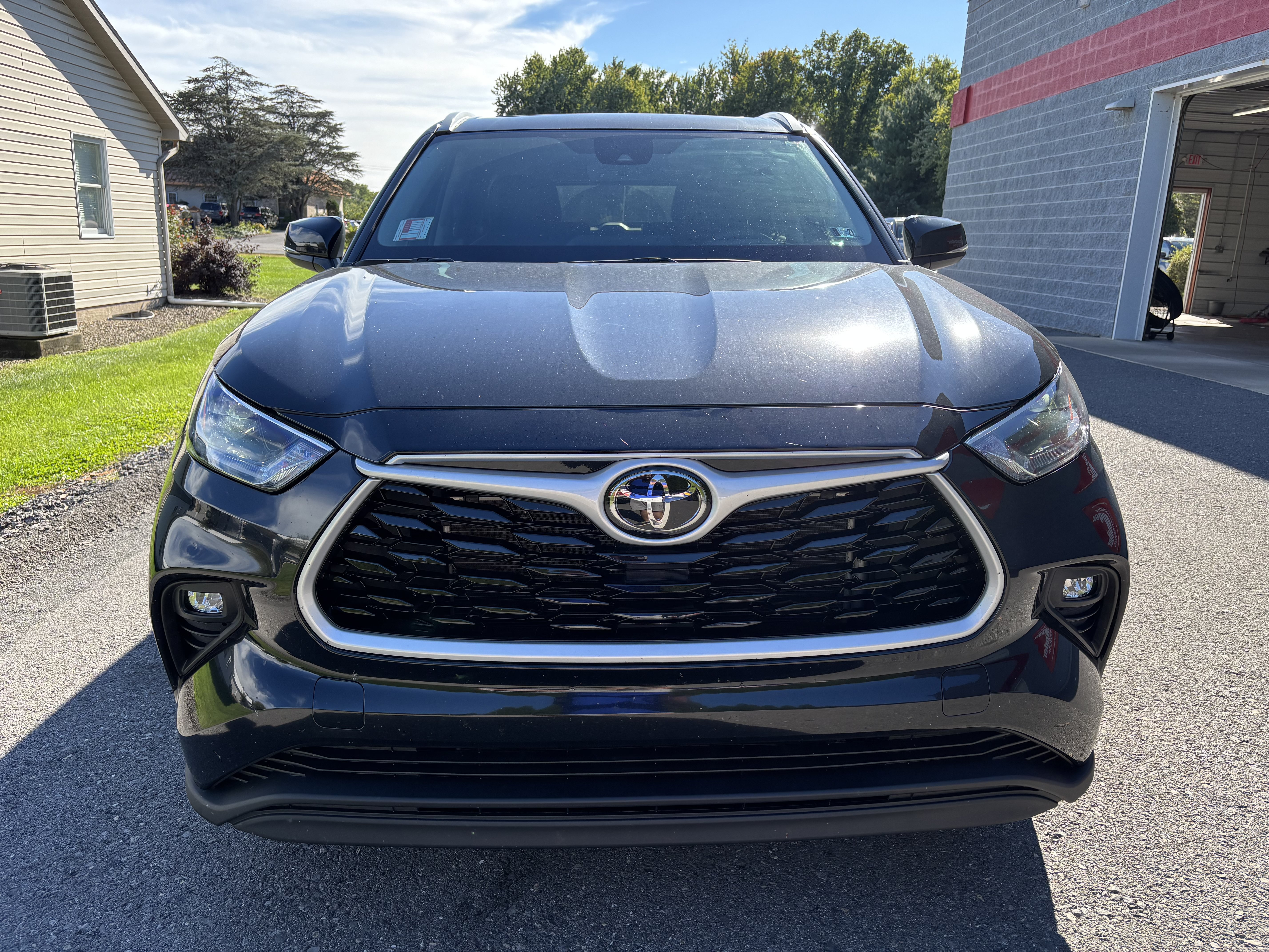 Used 2024 Toyota Highlander XLE AWD/4WD image 8