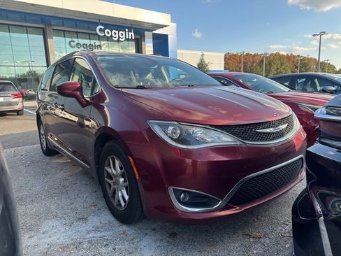 Used 2020 Chrysler Pacifica Touring-L w/ Premium Audio Group image 6
