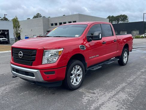 Used 2024 Nissan Titan SV w/ SV Convenience Package AWD/4WD image 3
