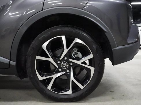 Used 2021 Toyota C-HR XLE FWD image 30