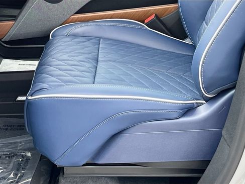 New 2026 Cadillac Vistiq Premium Luxury w/ LPO, Floor Liner Package AWD/4WD image 19