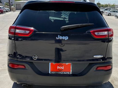 Used 2016 Jeep Cherokee Latitude w/ Comfort & Sound Group FWD image 8