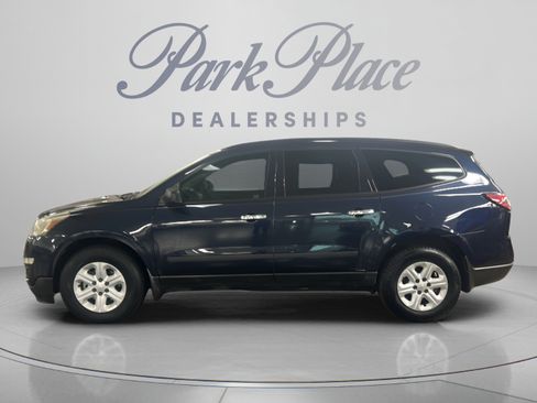 Used 2015 Chevrolet Traverse LS FWD image 2