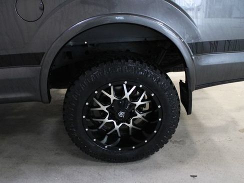 Used 2020 Ford F150 XLT w/ Equipment Group 302A Luxury AWD/4WD image 32