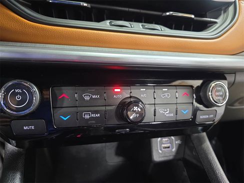 Used 2024 Jeep Compass Limited image 20