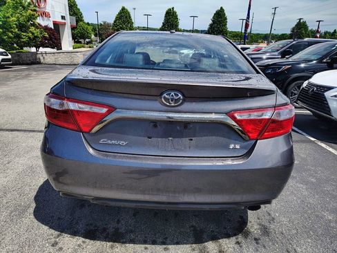 Used 2017 Toyota Camry SE w/ Moonroof Package FWD image 5