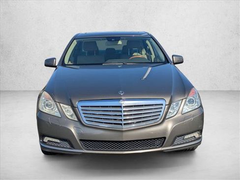 Used 2010 Mercedes-Benz E 550 Sedan image 2