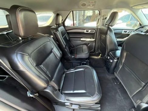 Used 2021 Ford Explorer XLT w/ Equipment Group 202A AWD/4WD image 29
