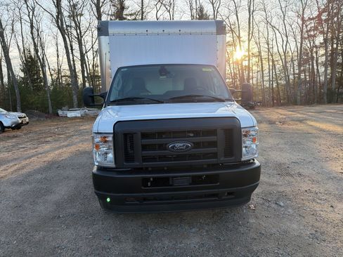 Used 2024 Ford E-350 and Econoline 350 Super Duty w/ Driver's Safety Package image 2