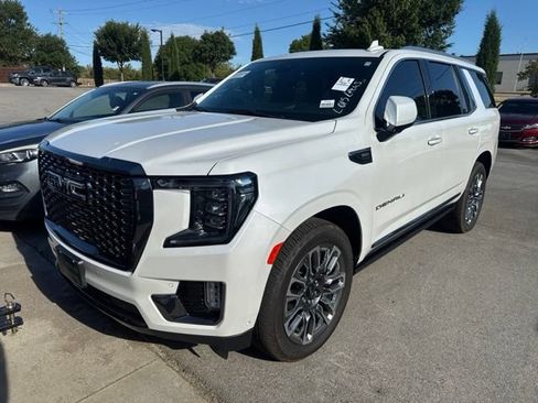 Used 2023 GMC Yukon Denali Ultimate AWD/4WD image 3