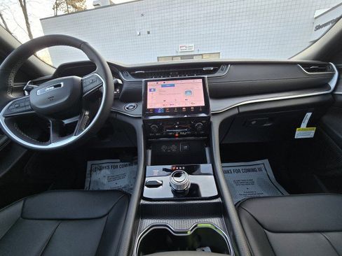 New 2025 Jeep Grand Cherokee Limited image 15