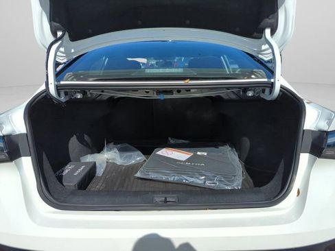 New 2026 Nissan Sentra SR w/ Floor Mat Package FWD image 19