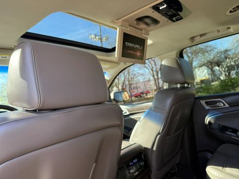 Used 2015 GMC Yukon XL Denali w/ Premium Package RWD image 13