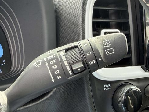 Certified 2023 Hyundai Venue Limited FWD image 24