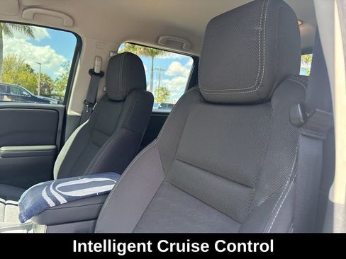 Used 2022 Nissan Frontier SV w/ Technology Package image 6