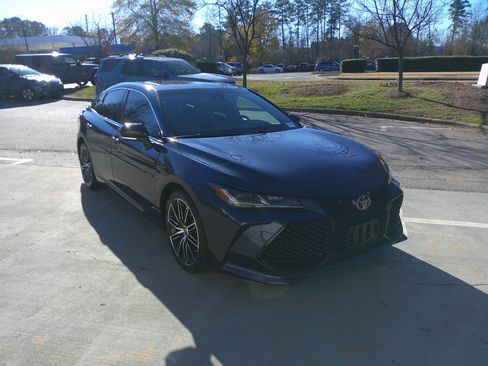 Used 2019 Toyota Avalon Touring image 2