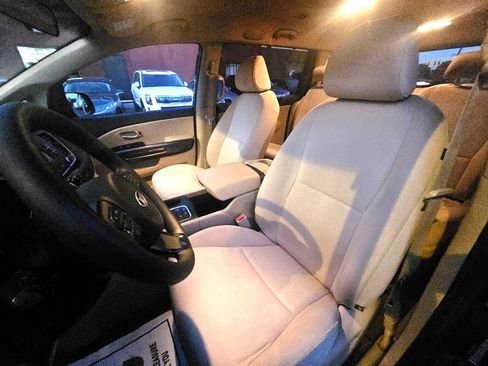 Used 2015 Kia Sedona LX w/ LX Convenience Package image 15