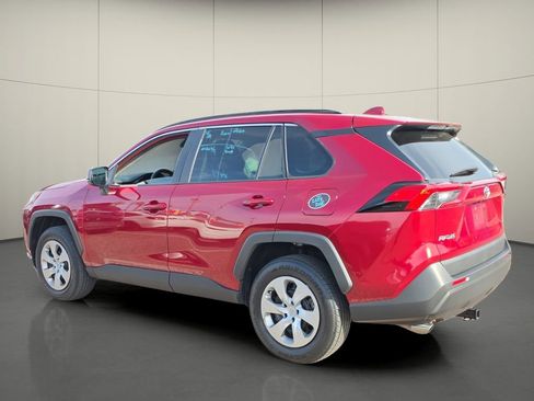 Used 2020 Toyota RAV4 LE FWD image 5