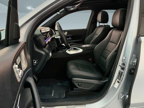 Used 2025 Mercedes-Benz GLS 450 4MATIC w/ AMG Line Exterior image 5