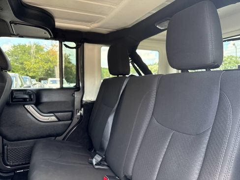 Used 2018 Jeep Wrangler Unlimited Sport S AWD/4WD image 13