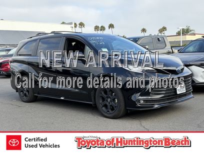 Used 2025 Toyota Sienna XLE Woodland Edition