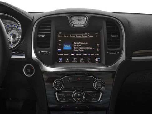 Used 2016 Chrysler 300 Limited image 12