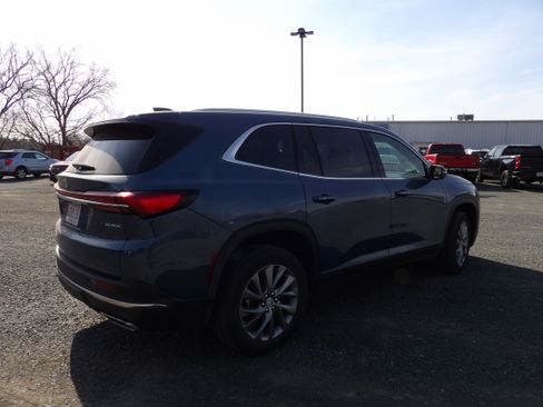 Used 2025 Buick Enclave Preferred image 4