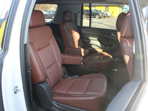 Used 2019 Chevrolet Suburban Premier w/ Premier Plus Edition image 19