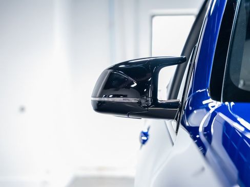 Used 2025 BMW X5 M60i w/ Climate Comfort Package image 9