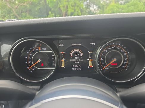 Used 2020 Jeep Wrangler Unlimited Sahara AWD/4WD image 19