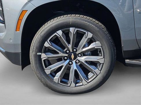 New 2026 Chevrolet Suburban High Country image 10