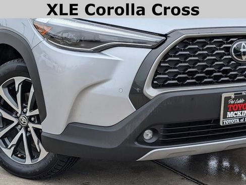 Used 2024 Toyota Corolla Cross XLE w/ Convenience Package FWD image 3
