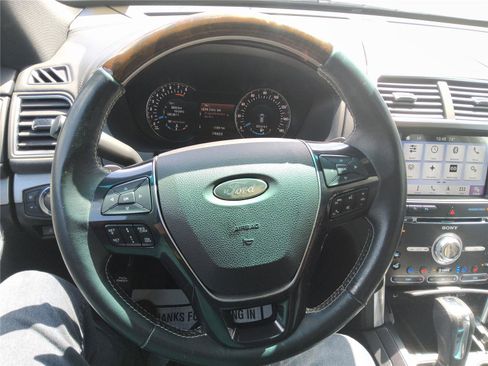 Used 2017 Ford Explorer Platinum AWD/4WD image 34