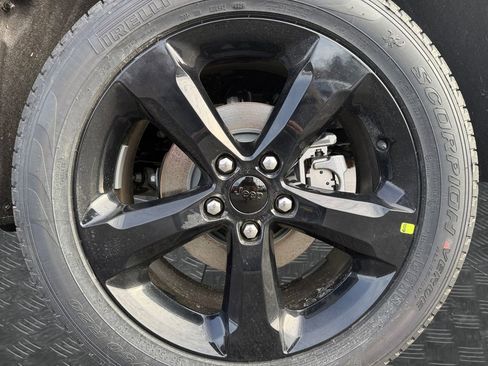 New 2025 Jeep Grand Cherokee Limited w/ Black Appearance Package image 20