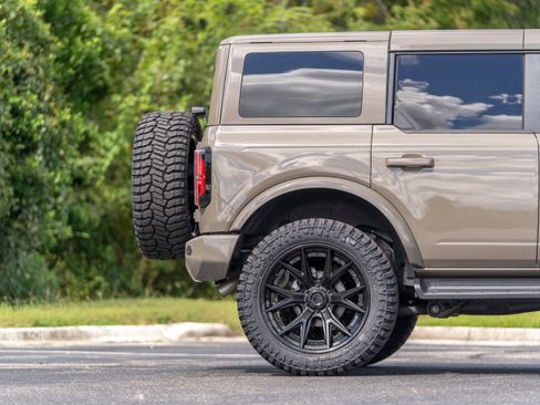 Used 2025 Ford Bronco Outer Banks AWD/4WD image 6