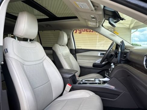 Used 2020 Ford Explorer Platinum w/ Premium Technology Package AWD/4WD image 27