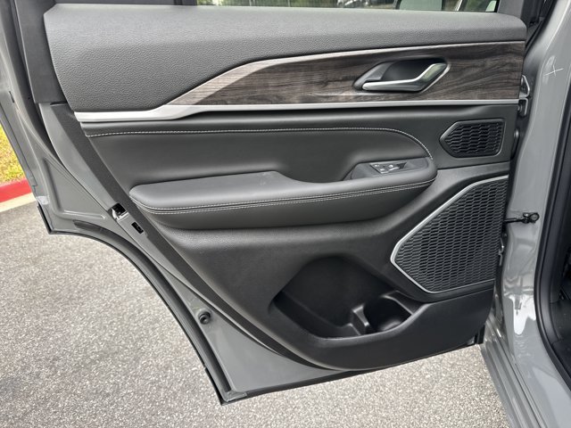 New 2027 Jeep Grand Cherokee Limited AWD/4WD image 19