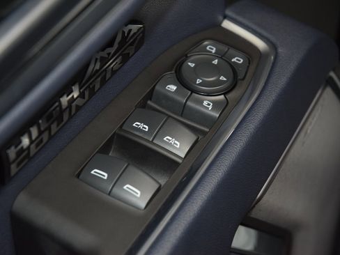 Used 2022 Chevrolet Silverado 1500 High Country w/ High Country Premium Package image 50