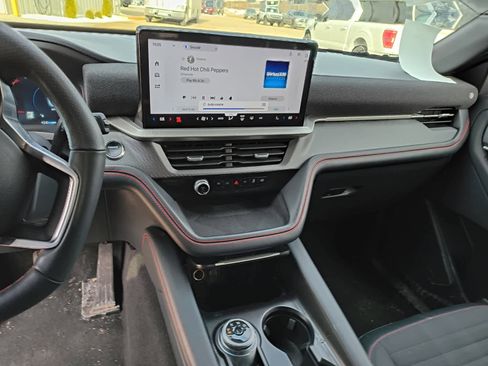 Certified 2025 Ford Explorer ST-Line image 12