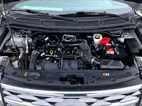 Used 2019 Ford Explorer XLT image 25